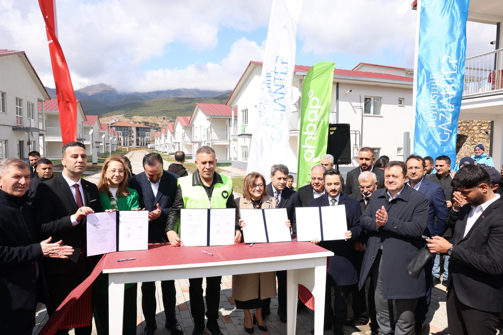 Ahbap Derneği Konutları Anahtar Teslim Töreni Nurdağı’nda Gerçekleştirildi