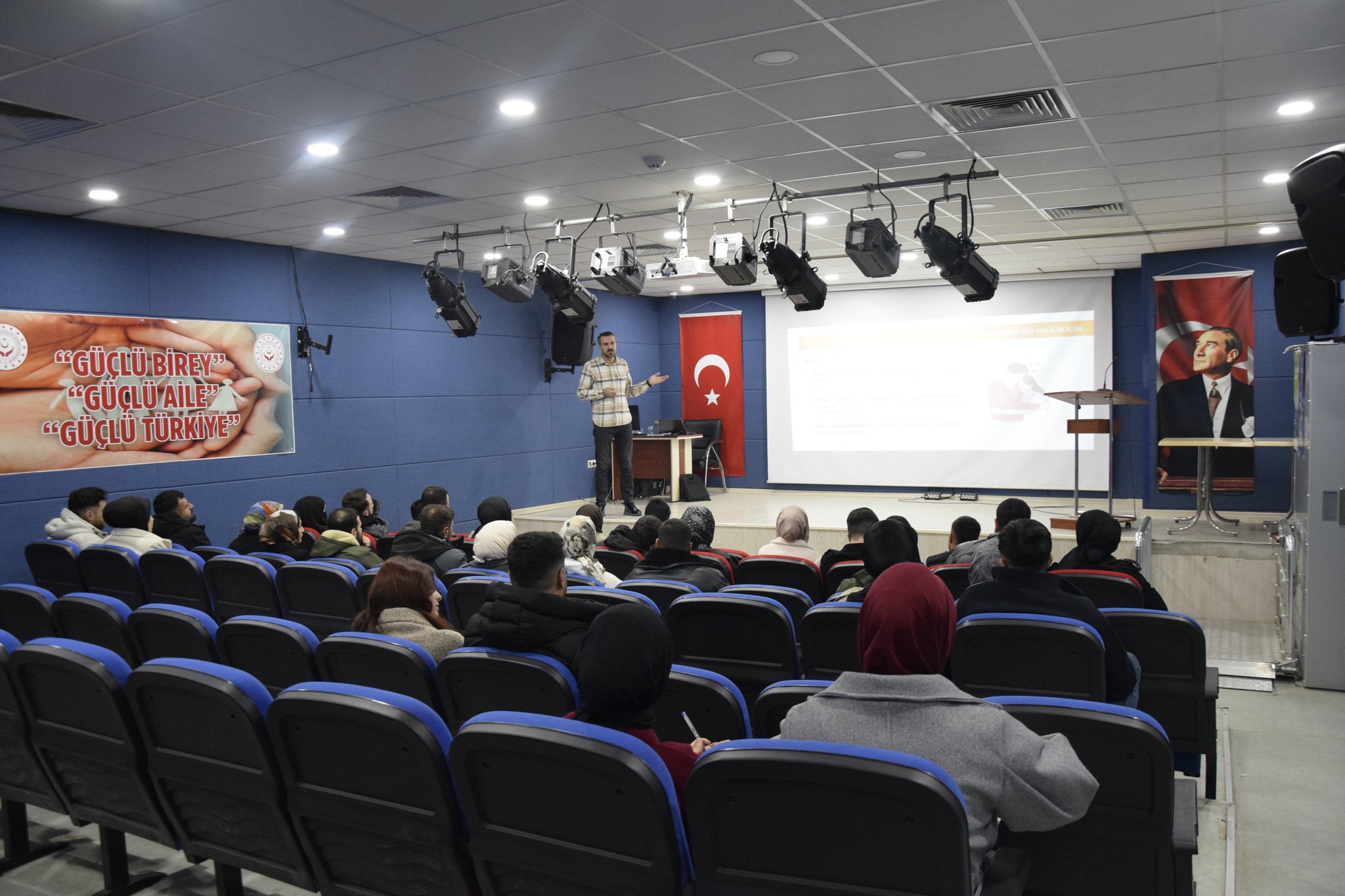 Genç Çiftlere Evlilik Öncesi Eğitim Verildi