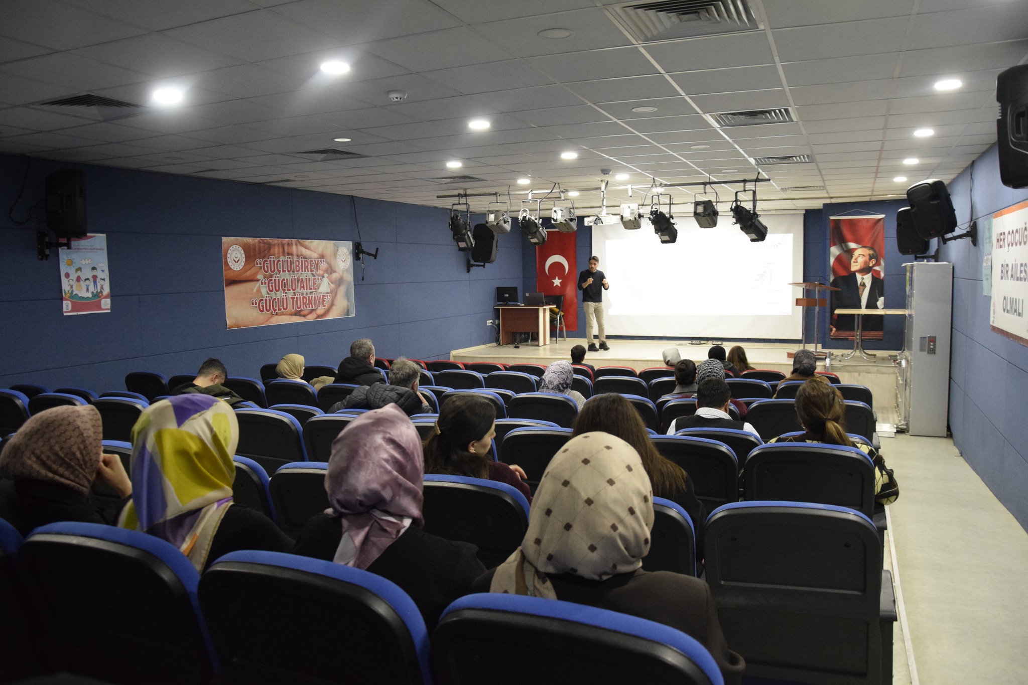 Otizm Farkındalık Eğitimi Gerçekleştirildi