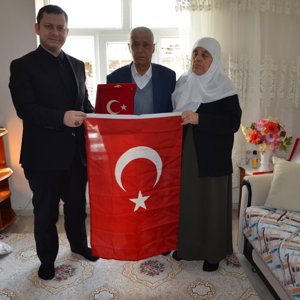 18 Mart Şehitleri Anma Günü ve Çanakkale Zaferi’nin yıl dönümü münasebetiyle; Tatvan Kaymakamımız Sayın Yiğit Yaşar Demirer’den Anlamlı Ziyaretler - fotoğraf 2