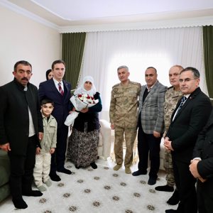 Valimiz Sayın Ahmet Karakaya, Ramazan Bayramı kapsamında; Şehit Güvenlik Korucusu Muhlis Özügüzel’in  kıymetli ailesini ziyaret etti - fotoğraf 2