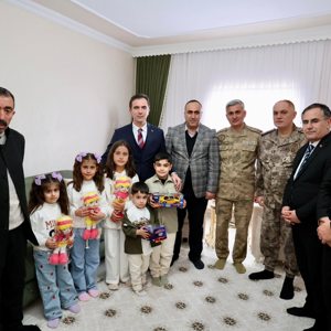 Valimiz Sayın Ahmet Karakaya, Ramazan Bayramı kapsamında; Şehit Güvenlik Korucusu Muhlis Özügüzel’in  kıymetli ailesini ziyaret etti - fotoğraf 3
