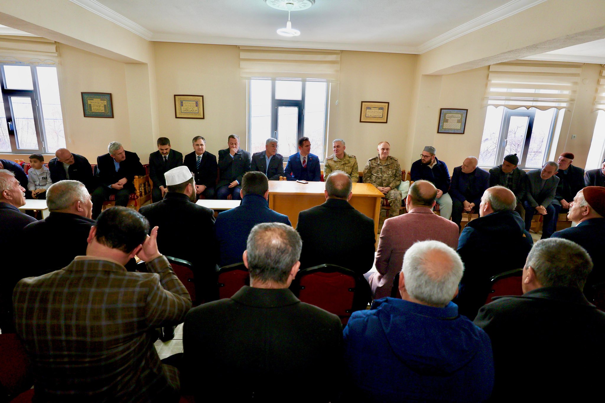 Valimiz Sayın Ahmet Karakaya, mübarek Ramazan Bayramı’nda 8 Ağustos Camii’nde kılınan Cuma namazını eda ederek bayramın manevi atmosferini vatandaşlarımızla birlikte paylaştı