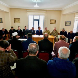 Valimiz Sayın Ahmet Karakaya, mübarek Ramazan Bayramı’nda 8 Ağustos Camii’nde kılınan Cuma namazını eda ederek bayramın manevi atmosferini vatandaşlarımızla birlikte paylaştı - fotoğraf 1
