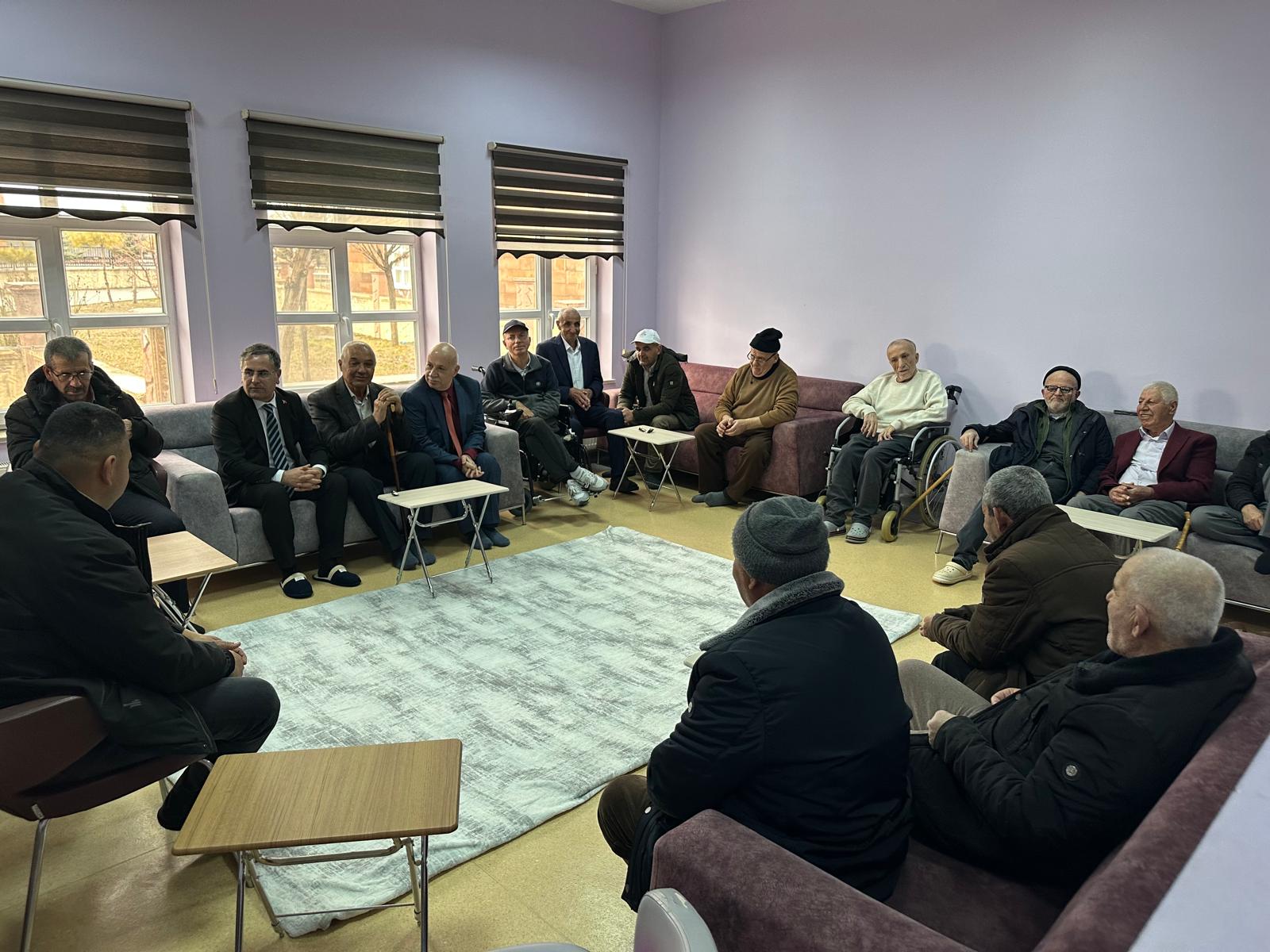  Yaşlılar Haftası vesilesiyle “Tek Başına Değil, Çok Başına Bayram” projesi kapsamında büyüklerimizi ziyaret ediyor, bayram sevincini birlikte paylaşıyoruz