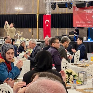 Büyük Aile Sofrası’nda Aziz Şehitlerimizin Yakınları ve Kahraman Gazilerimize İftar Programı - fotoğraf 1