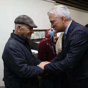 Valimiz Sayın Mehmet MAKAS Ramazan Bayramı Münasebetiyle Muharrem Sancaklı Huzurevi Müdürlüğümüzü Ziyaret Etti. - fotoğraf 2