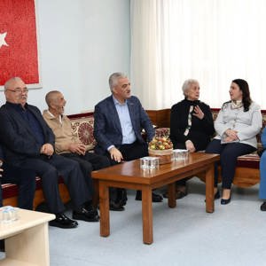 Neriman Çilingir Huzurevi Müdürlüğü'müze Ramazan Bayramı Ziyareti Gerçekleştirildi. - fotoğraf 16