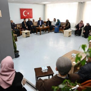 Neriman Çilingir Huzurevi Müdürlüğü'müze Ramazan Bayramı Ziyareti Gerçekleştirildi. - fotoğraf 9