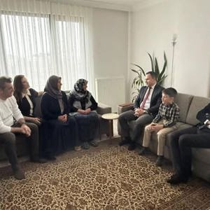 Gazimiz Hasan Erdoğan İle Aziz Şehidimiz Güven Keskin’in Kıymetli Ailelerine Bayram Ziyareti Gerçekleştirildi. - fotoğraf 2