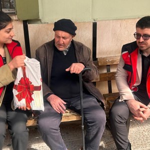 “Tek Başına Değil, Çok Başına Bayram” Projesiyle Tek Başına Yaşayan Yaşlılara Bayram Ziyareti - fotoğraf 3