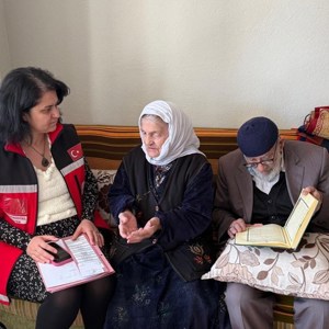 “Tek Başına Değil, Çok Başına Bayram” Projesiyle Tek Başına Yaşayan Yaşlılara Bayram Ziyareti - fotoğraf 6