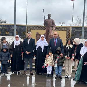 ŞEHİT AİLELERİMİZ VE BAKIM ALTINDAKİ ÇOCUKLARIMIZ ŞEHİTLİKTE BULUŞTU - fotoğraf 1