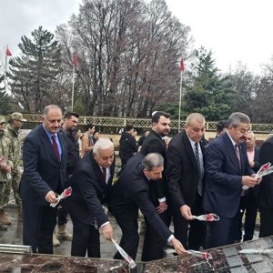 ŞEHİT AİLELERİMİZ VE BAKIM ALTINDAKİ ÇOCUKLARIMIZ ŞEHİTLİKTE BULUŞTU - fotoğraf 3