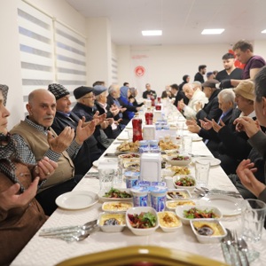 Çarşamba Huzurevi Sofrasında Gönüller Birleşti - fotoğraf 2