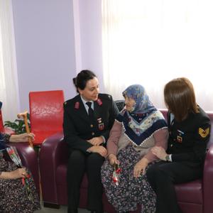 8 Mart Dünya Kadınlar Günü Kapsamında Huzurevine Ziyaret - fotoğraf 3
