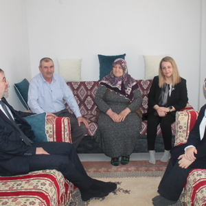 Daire Başkanı Sibel Özmert Yılmaz’dan Şehit Ailesine Ziyaret - fotoğraf 2