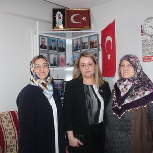 Daire Başkanı Sibel Özmert Yılmaz’dan Şehit Ailesine Ziyaret - fotoğraf 1