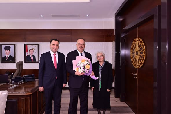 Yaşlılara Saygı Haftası kapsamında, İl Müdürümüz İlkay Türkoğlu ve huzurevinde kalan asırlık çınarlarımız, Sayın Valimiz Yakup Canbolat’ı makamında ziyareti