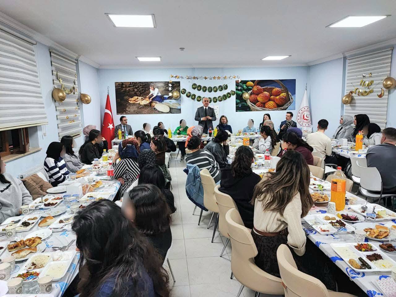 Çocuk Evleri Sitesinde İftar Programı Gerçekleştirildi