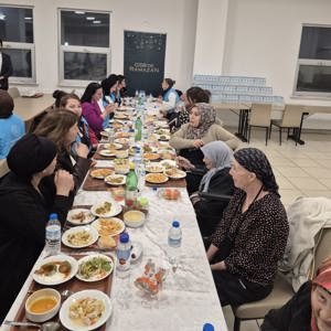 Huzurevi Sakinlerimiz ve Öğrenciler İftar Programında Buluştu - fotoğraf 1