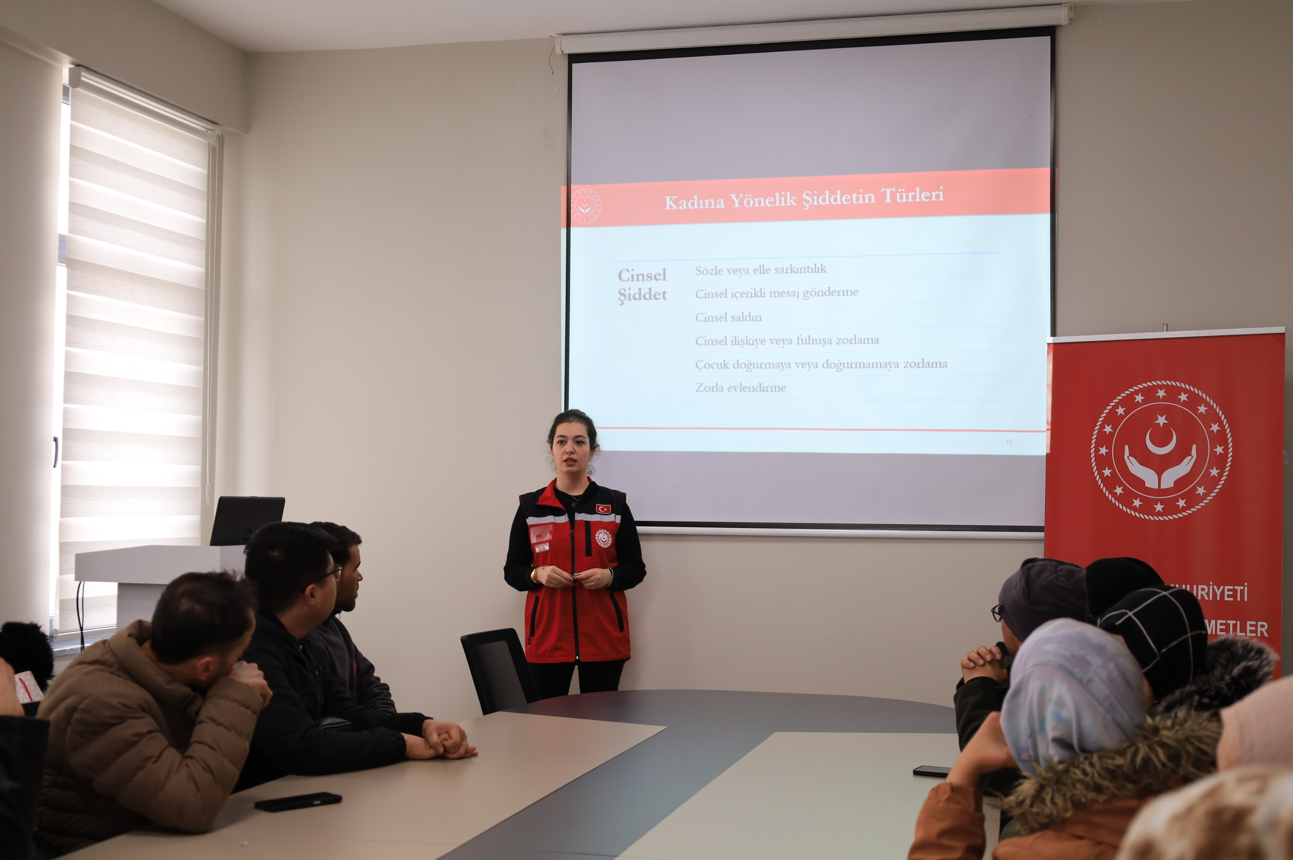 İl Müdürlüğümüzce Kadına Yönelik Şiddetle Mücadele Kapsamında Yapılan Farkındalık Eğitimleri Devam Ediyor.  Bu çerçevede İl Göç İdaresinde Kadına Yönelik Şiddetle Mücadele Kapsamında Farkındalık Oluşturmak Amacıyla Eğitim Verildi.