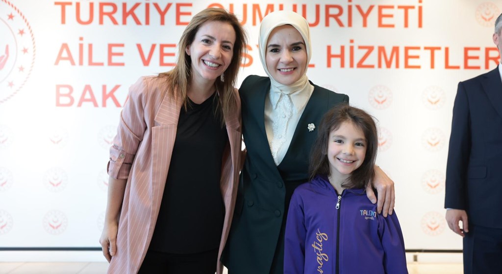 Bakanımız Göktaş, bakanlık personeli ile bayramlaştı