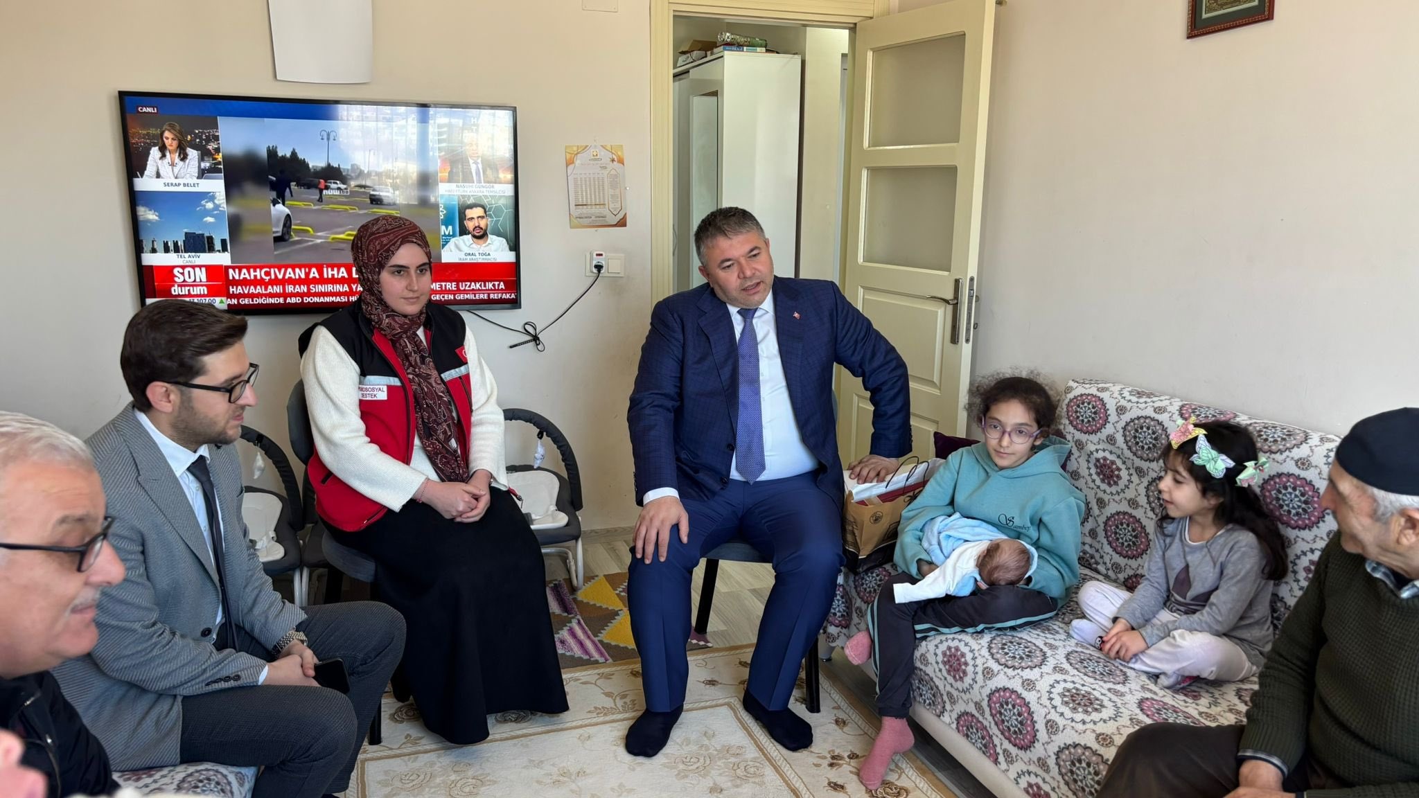 İl Müdürümüz Sayın Tolga Nacar, Üçüz Bebekleri Dünyaya Gelen  Akdemir Ailesini Ziyaret Etti.