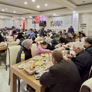 Evde Bakım Hizmet Modelimizden Yararlanan Ailelerimizle İftarda Buluştuk - fotoğraf 1
