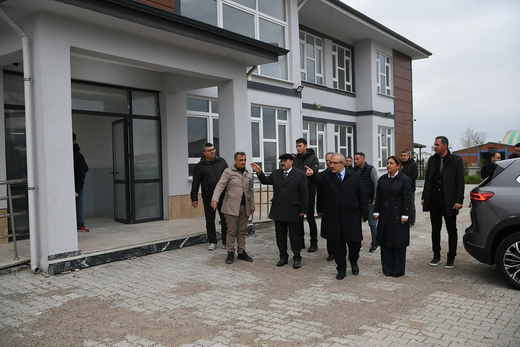 Valimiz Sayın İsmail USTAOĞLU Gündüz Bakımevi İnşaatımızda İncelemelerde Bulundu