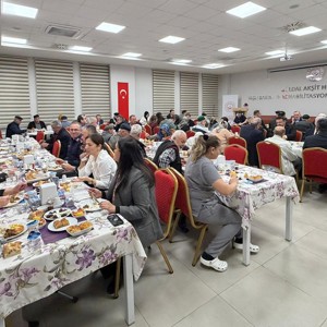 🌙 Ramazan’ın Bereketi Güldal Akşit Huzurevimizde Paylaşıldı - fotoğraf 2