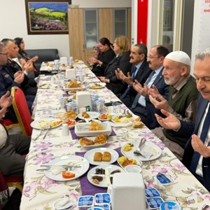 🌙 Ramazan’ın Bereketi Güldal Akşit Huzurevimizde Paylaşıldı - fotoğraf 8
