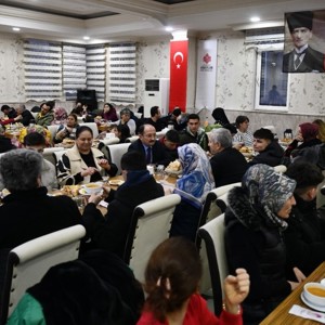 Dünya Yetimler Gününde Gönüller Aynı Sofrada Buluştu - fotoğraf 2