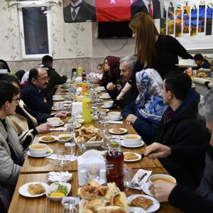 Dünya Yetimler Gününde Gönüller Aynı Sofrada Buluştu - fotoğraf 3