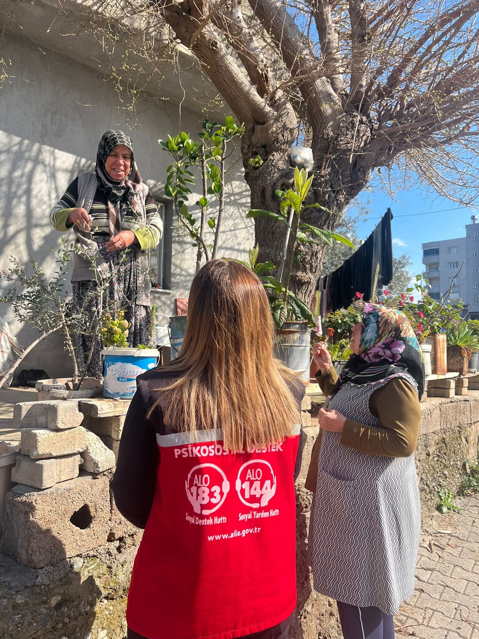 Düziçi Sosyal Hizmet Merkezi YŞEY Birimi, Osmaniye Sosyal Hizmet Merkezi Müdürlüğü Evde Bakım Birimi, Sosyal Ekonomik Destek Birimi Ve Toprakkale İrtibat Noktası Personellerimiz Hane Ziyaretlerinde Bulunmuştur.