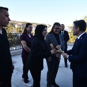 Tarım ve Orman Bakanı Sayın Yumaklı’dan Huzurevimize Anlamlı 8 Mart Ziyareti - fotoğraf 2