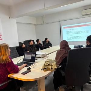 ''Evlenecek Gençlerin Desteklenmesi Projesi'' Kapsamında Evlilik Kredisinden Faydalanan Çiftlere Yönelik Eğitim Düzenlendi - fotoğraf 1