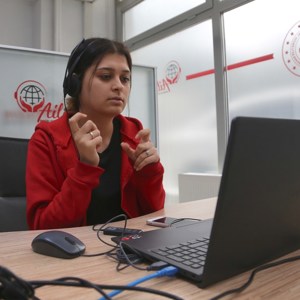AİLEM İşitme Engelliler Engelsiz İletişim Merkezi 268 bin 719 çağrıya çeviri desteği sağladı - fotoğraf 1