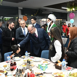 Valimiz Sayın Mehmet Fatih Serdengeçti Ve İl Müdürümüz Sayın Tolga Nacar, Sosyal Ve Ekonomik Destek (SED) Yardımından Faydalanan Ailelerimizle Birlikte İftar Programında Buluştu. - fotoğraf 2