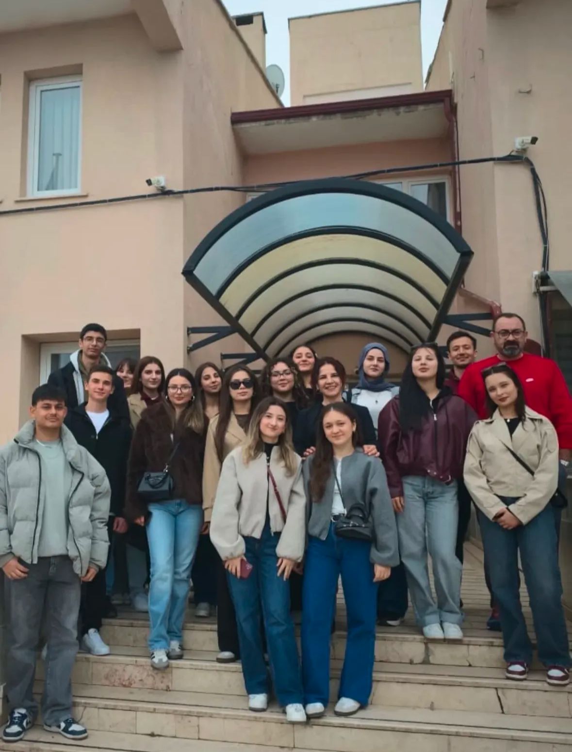 Gençlerden Büyüklerimize Anlamlı Ziyaret