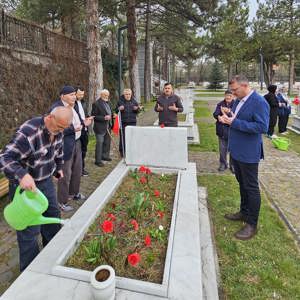 Huzurevi Sakinlerimizden Şehitlik Ziyareti - fotoğraf 1