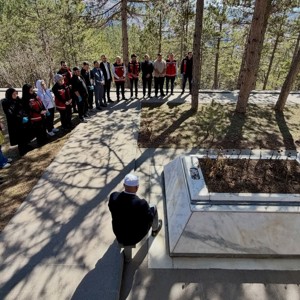 Şehitlerimizin Aziz Hatıralarına Saygıyla - fotoğraf 1