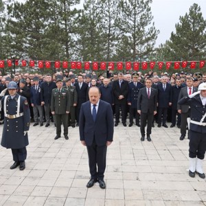 18 Mart Şehitleri Anma Günü'nde Şehitlik Ziyareti - fotoğraf 5