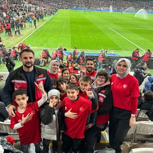A Millî Futbol Takımımızın Play-Off Müsabakasını Şehit Çocuklarımızın Katılımıyla Takip Ettik - fotoğraf 3