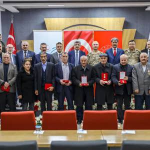 Kıbrıs Gazilerine Madalya Tevcih Töreni Düzenlendi - fotoğraf 4