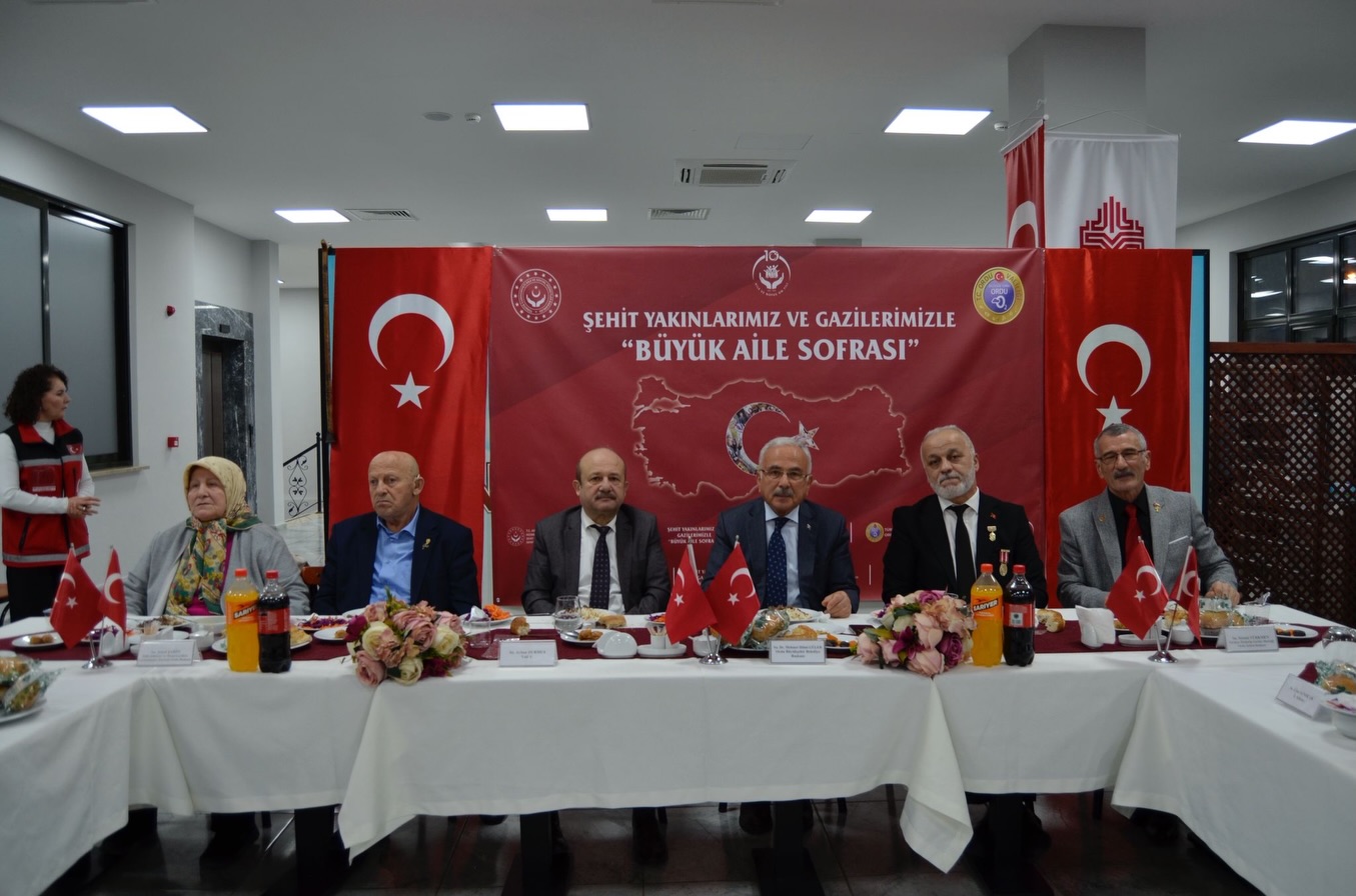 Şehit Yakınları ve Gazilerimizle Büyük Aile Sofrası” iftar programı, Ordu Valiliği Sosyal Tesisleri’nde gerçekleştirildi.