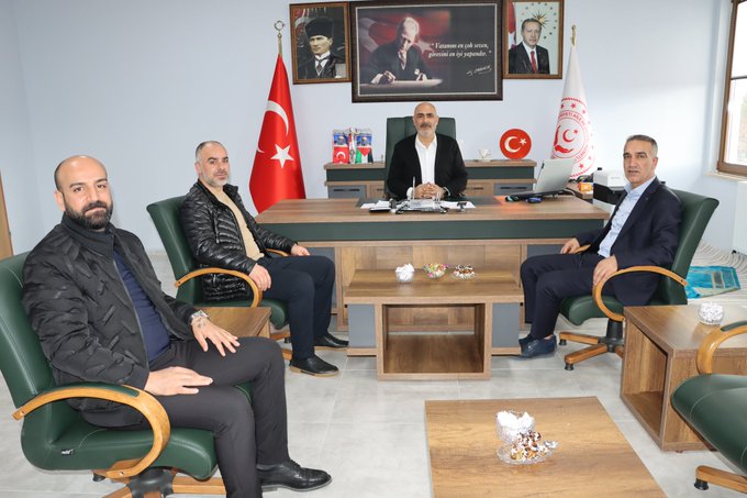 Öz Sağlık-Sen Başkanı Ercan ANACUR ve beraberindeki heyet, İl Müdürümüz Abdulbari AKSOY’u makamında ziyaret etti. Nazik ziyaretlerinden dolayı kendilerine teşekkür ederiz.        