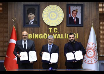 Sayın Valimiz Cahit Çelik’in başkanlığında;İl Müdürümüz Abdulbari Aksoy ve hayırsever iş insanı Serdar Turhan adına yüklenici firma ile Çocuk Evleri Sitesi Yapım Protokolü imzalandı.