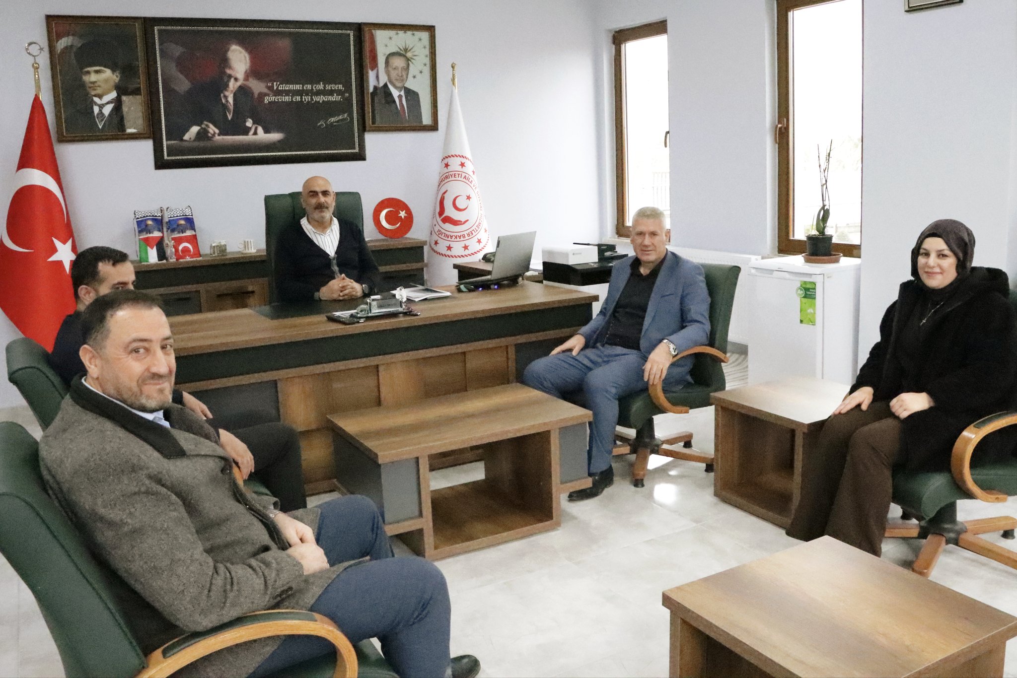 AŞAV Vakfı Bingöl Şube başkanı Naim TAN ve beraberindeki heyet, İl Müdürümüz Abdulbari AKSOY ve müdürlük yöneticilerimizi ziyaret etti.