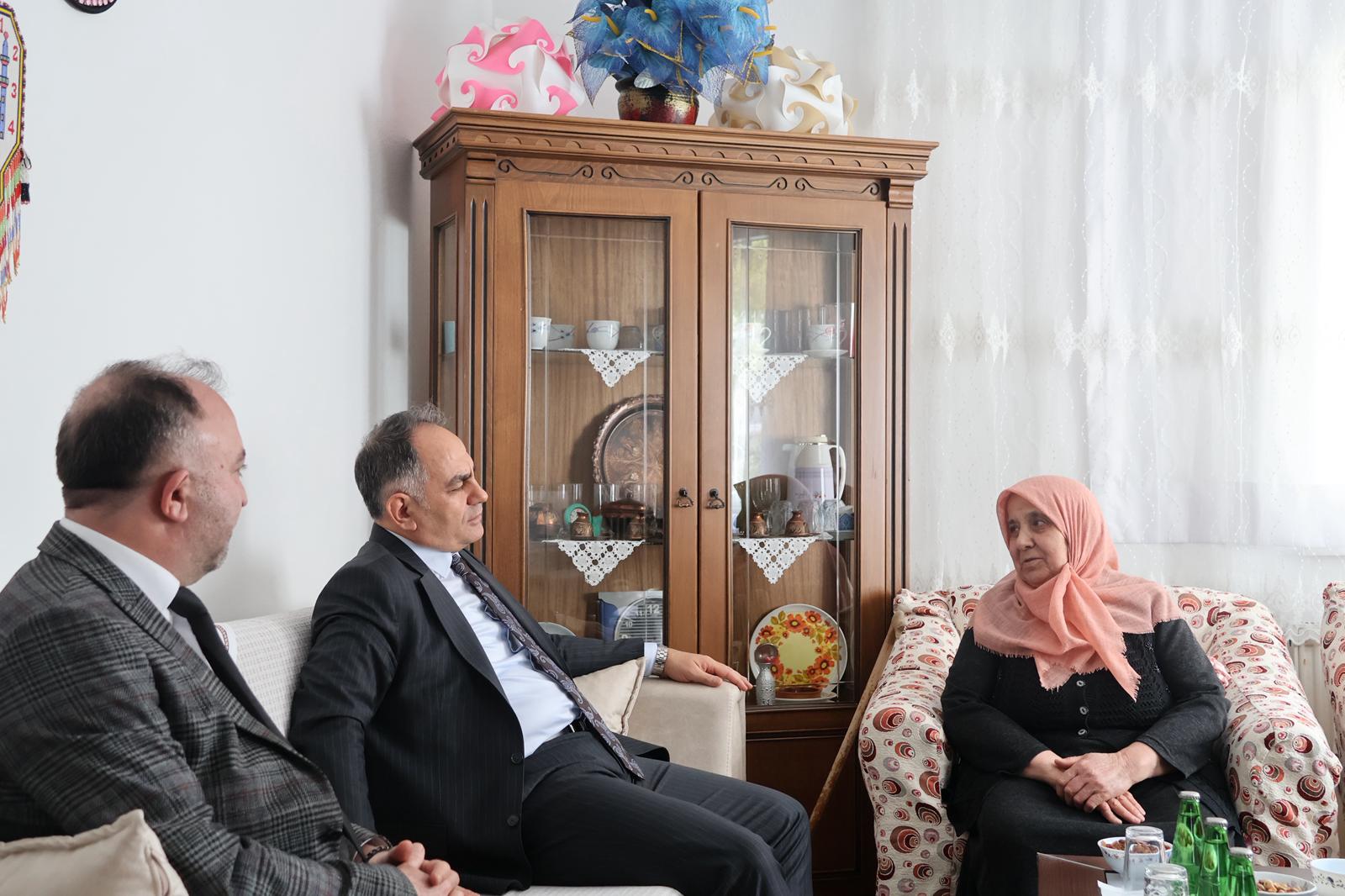 Valimiz ÇAKIRTAŞ’tan Yaşlılar Haftası’nda Anlamlı Ziyaret